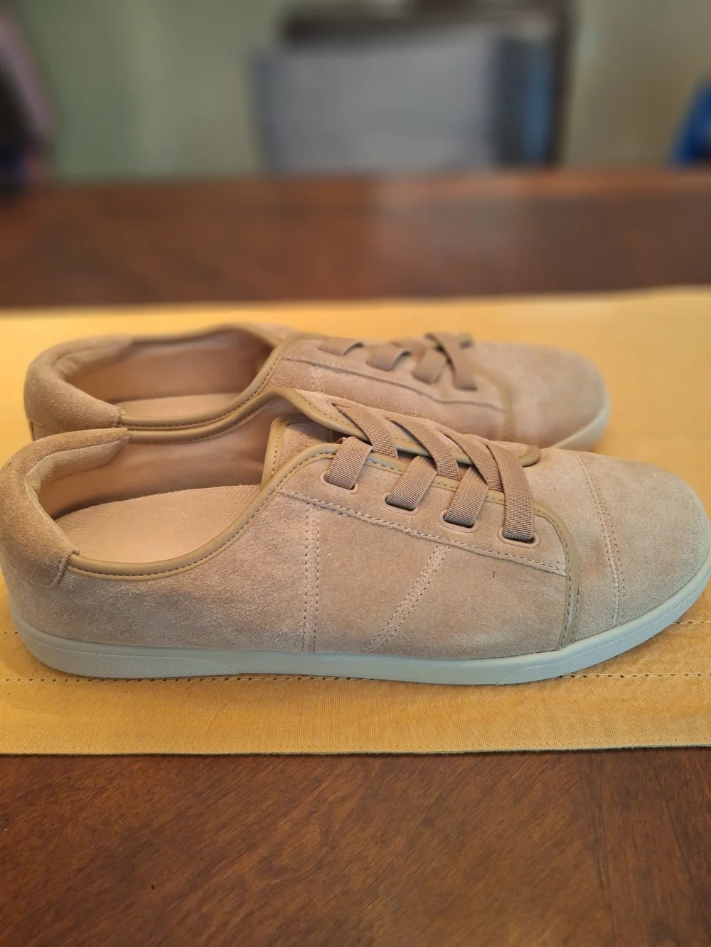 Wide Width Vionic Sandy Suede Lace-Up Sneakers 9.5 Wide